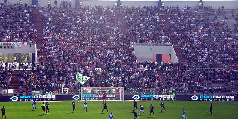 Logo tấm khiên gắn liền dòng chữ U.S Sassuolo